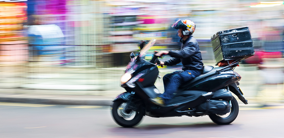 Courier delivering goods by scooter with optimal order routing