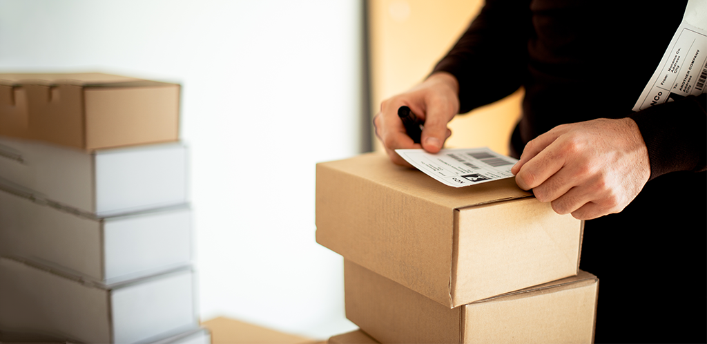 worker applying a shipping label